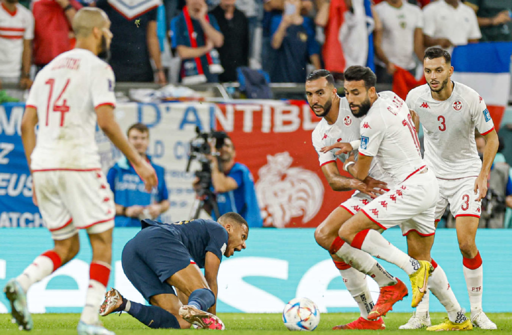 关于里尔中场巴拉托雷受伤将缺席巴黎对决的信息