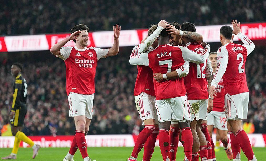 包含阿森纳客场不敌曼城,遭受沉重打击的词条 包含阿森纳客场不敌曼城,遭受沉重打击的词条